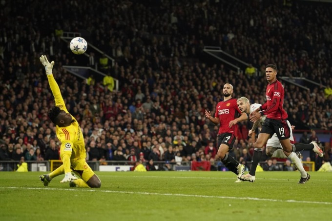 Man Utd Thua Dù Hojlund Ghi Cú Đúp ở Champions League